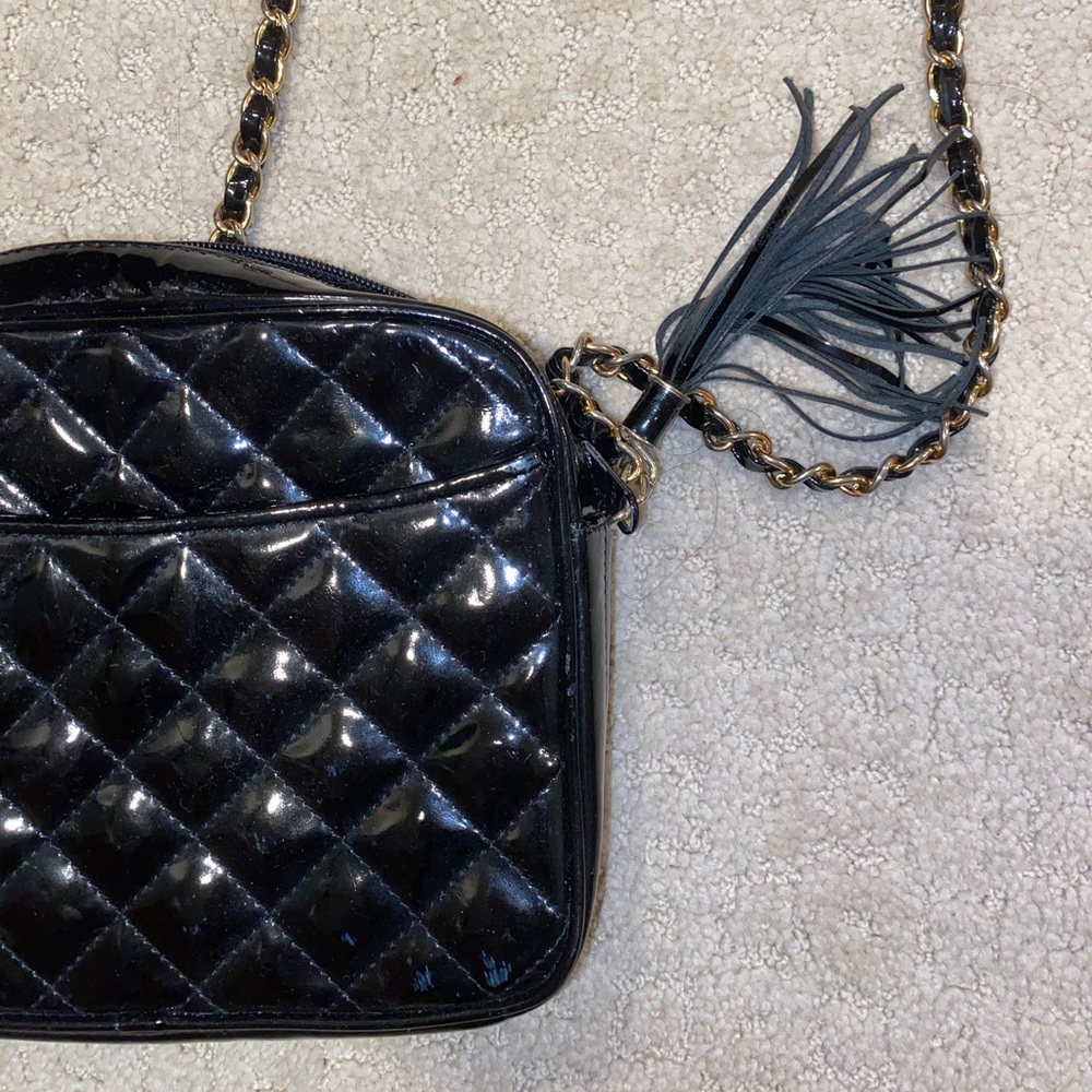 Black vintage pleated pleather crossbody purse!